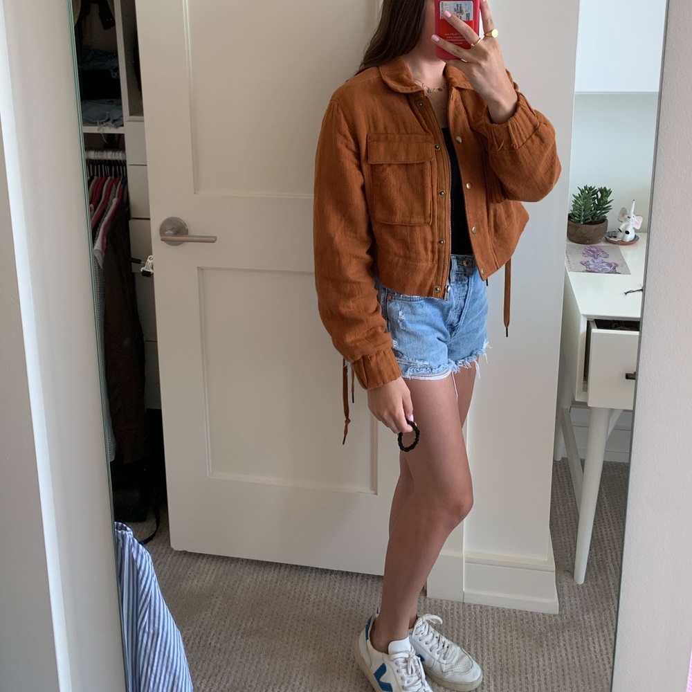 URBAN OUTFITTERS LIGHT JAKCET